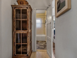 Artist Adobe - Blocks From The Plaza and Rail Yard, Southwestern Charm, Modern Touches