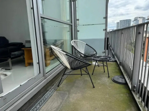 Royal Docks Luxury 3 Bedroom Apartment