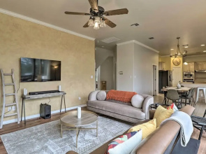 Airy Villa in Austin w/ Badminton/volleyball Court