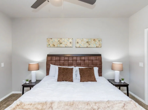 Executive 3 BR King, Close to Kierland & TPC w Parking 1025