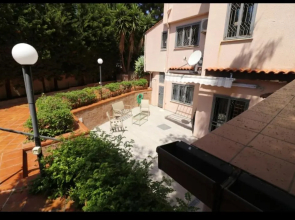 2 bedrooms appartement with enclosed garden and wifi at Palermo 1 km away from the beach