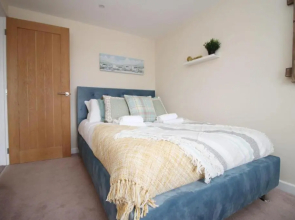 Cliftonmeade by Mia Living 2 bedroom apartment with free parking