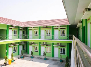 RedDoorz Syariah near Gor Panatayuda