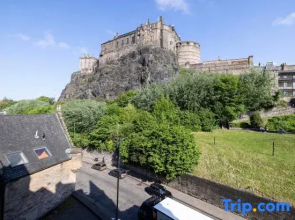 The heart of Central Old Town with Castle Views