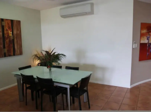 Zen Bridgeport Waterfront Balcony Dining - Pool