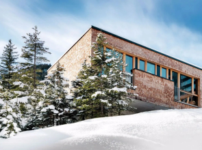 Gradonna Mountain Resort (KAX101)