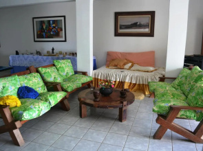 Jacuma's Lodge Hotel