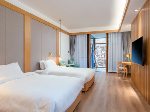 Floral Hotel·Nanjing Youjianshan Homestay (Ginkgo Lake)