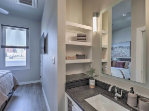 Stylish San Marcos Apt in the Heart of Dwtn!