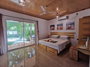 Blue Water Thoddoo Inn