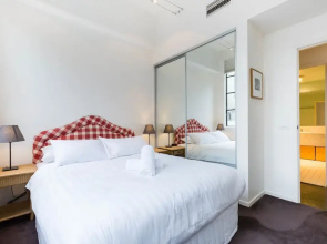 CYNTHIA, 2BDR Melbourne Apartment