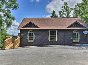 Sevierville Overlook Cabin: 9 Miles to Gatlinburg!