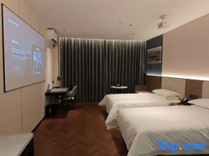 Sakura Light Luxury Hotel (Luohe Xintiandi Pedestrian Street)