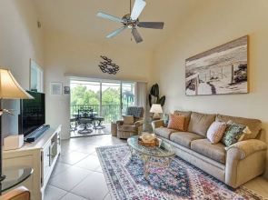 Naples Condo 10 Mi to Beach: Pool & Hot Tub Access