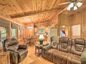 Fletcher Cabin: Wraparound Deck & Pond Access