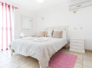 CoolHouses Algarve Luz, Ocean front 4 Bed house w/ pool, Casa da Pipa