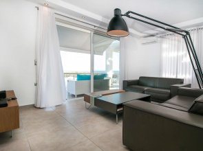 Luxury Villa Near Sea in Kalithies with Hot Tub