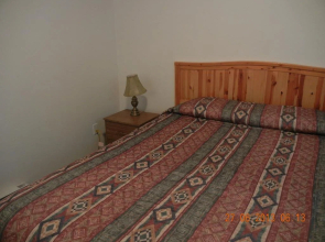 Holiday House Motel