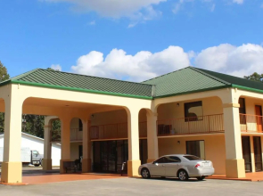 Days Inn & Suites by Wyndham Brewton