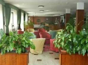 River Hotel