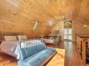 Cullowhee Getaway w/ Fireplace on Private Meadow