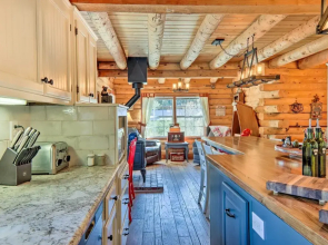 Pine Mountain Club Log Home w/ Deck + Grill!