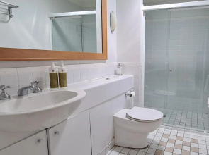 Villa Dion, 3 Bedroom Private Villa, Cypress Lakes Resort, KING & SINGLE BEDS
