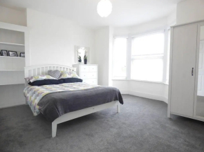 Modern 4BR Victorian Home Near Luton Airport