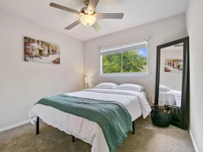 Cozy Getaway, Minutes from Austin!