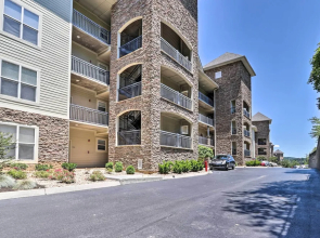 Waterfront Bean Station Condo w/ Balcony & Views!