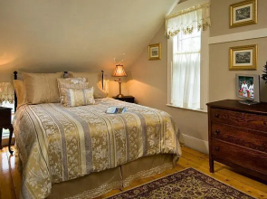 One Centre Street Inn B & B