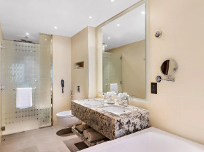 Ramee Dream Hotel Downtown