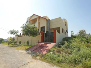 OYO 9723 Home Farm Stay Connaught Palace