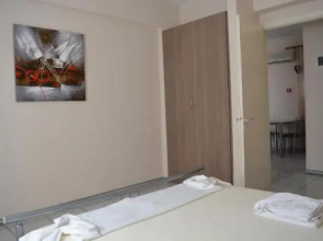 Iro Apartments