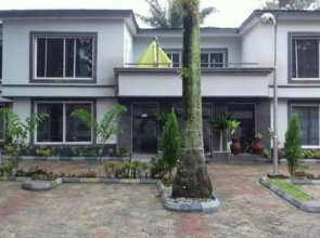 Paramount Luxury Serviced Apartment
