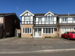 Charming Houghton Regis House With 4 Bedrooms