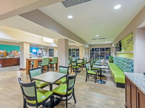 Holiday Inn Express & Suites Eagle Pass by IHG