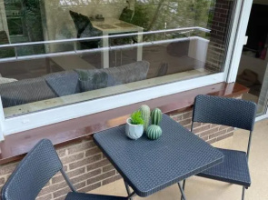 Stilvolles, frisch renoviertes 2Zi Apartment mit Küche und Balkon in Kliniknähe