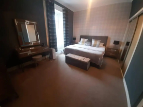 Stunning Riverside Town House With Views, Ayrshire