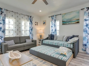 Walk to Gulf: Ocean-view Home in Crystal Beach!