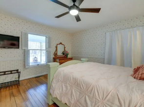 Maggie Valley Historic Farmhouse on 5 Acres!