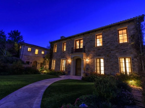Chateau D' Renaitre - Carmel-By-The-Sea