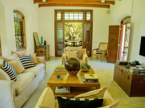 MO River House