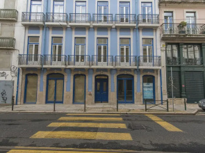 High Ceiling Duplex Apt Cais do Sodre