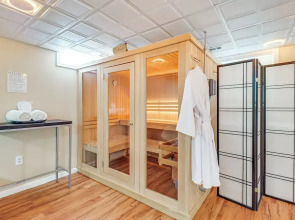 Chic Pocono Hideaway w/ Private Indoor Sauna