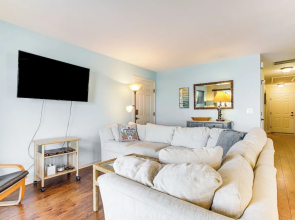 Near Beaches & Shops: Canal-front Selbyville Home