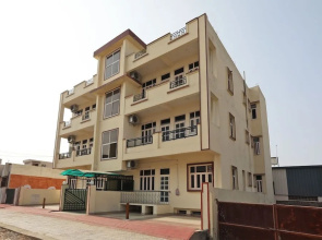 OYO 9878 Home Cozy 3BHK Geetanjali Hospital