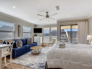 Sandpiper Cove 8208 Studio Bedroom Condo by RedAwning