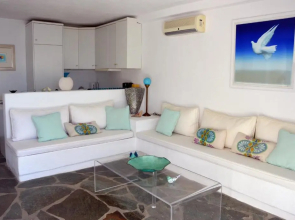 Romantic and cozy house on the waterfront in Koundouros, Kea