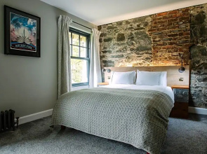 Suie Hunting Lodge